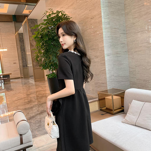 【清仓超15天不保价】[奢姿轻奢系列]大码女装2024夏季玫瑰装饰裙子胖妹妹时尚连衣裙8942890080 商品图3