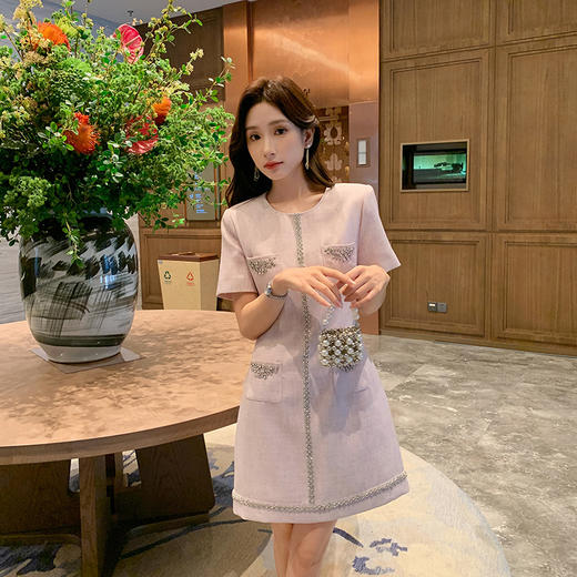 [奢姿轻奢系列]气质小香风连衣裙大码女装夏季新款胖妹妹钻链裙子8942826447【1】 商品图0