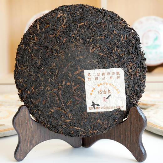 2004年南峤茶厂出厂俗称”印级茶一条龙“1998年老原料压制纪念版 原料好老味不错 回甘比较普通不惊艳 汤感比较柔和顺滑 价格好 商品图7