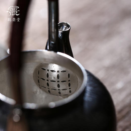 鹤鼎堂闻天系列望月急须竖纹錾刻腰线（银色）（缺货） 商品图1