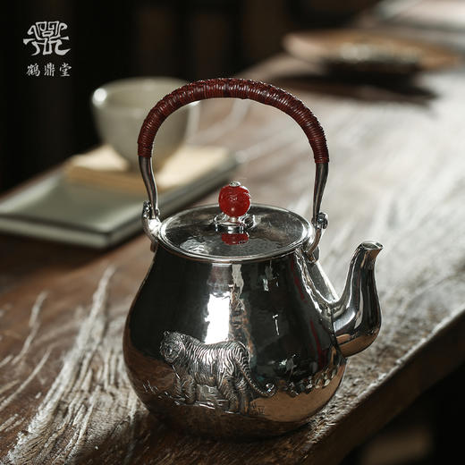 鹤鼎堂闻天系列濟盈錾刻威风八面汤沸（银色）（缺货） 商品图0