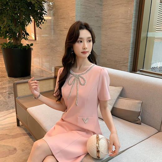 [奢姿轻奢系列]大码女装2024夏季蝴蝶结装饰裙子胖妹妹时尚连衣裙8942890102【1】 商品图2