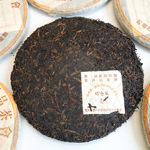 2004年南峤茶厂出厂俗称”印级茶一条龙“1998年老原料压制纪念版 原料好老味不错 回甘比较普通不惊艳 汤感比较柔和顺滑 价格好 商品图6