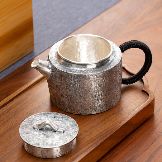 国春银饰丨复古汉瓦银壶 一片银工艺 手工制作 锤纹肌理 约230ml 附检测证书、礼盒 商品图2