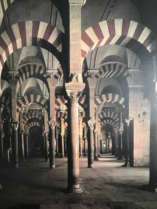 中世纪的黎明（1986） 约200余幅插图 精装大16开 商品图13