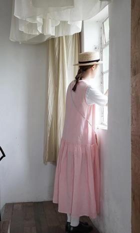 apuntob 勾勒肩颈线条轻盈亚麻背心连衣裙