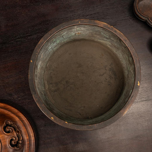 清 玉堂款铜洒金三足炉（红木盖） 商品图2
