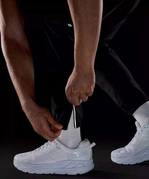 来买！闭眼入的男裤！lu家Surge速干男士运动裤丨独家渠道❗️ 官方售价💰580！lu家专业防水速干材质，舒适透气四面弹 ✅三角拼缝设计，立体贴合不卡裆！健身or日常都必夸的一款！二狗自留款~ 商品图2