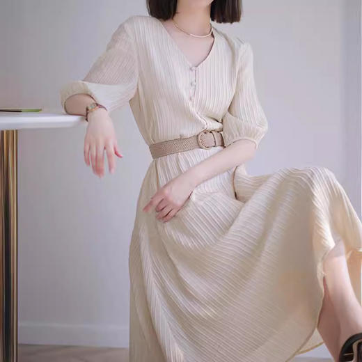 法式优雅微褶系带连衣裙 轻奢优雅 知性气质 高级感显瘦连衣裙 商品图1