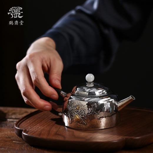 鹤鼎堂闻天系列泽陂急须錾刻瓜瓞绵绵(银色) 槌目纹/ 麻纹（缺货） 商品图2