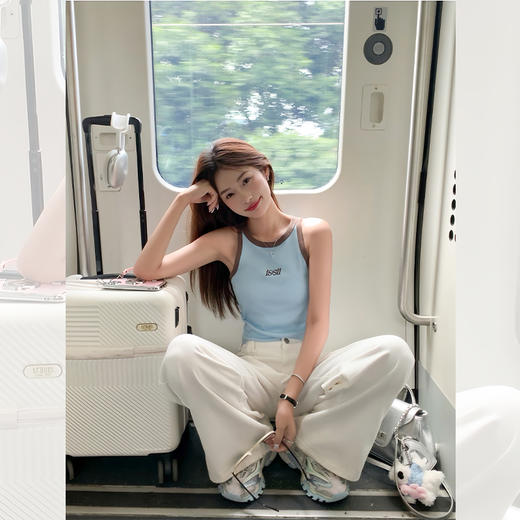 <曾小咸推荐>【韩范欧尼】蓝色撞棕色边背心 商品图0