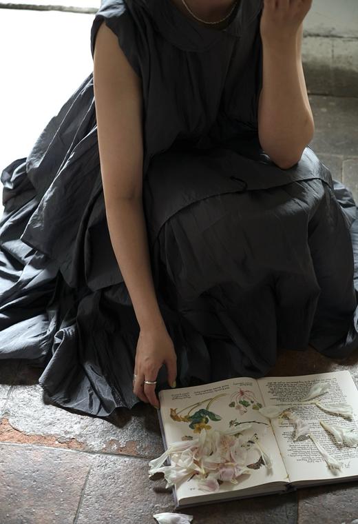 apuntob 真丝毛边领缩褶上衣衬衫 商品图9