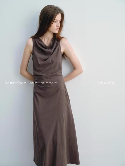 shyshystill/shy202404047/天丝轻盈空气感荡领无袖两色捏褶收腰连衣裙 商品图3