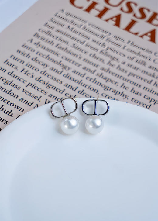 L字母CD珍珠耳环 商品图0