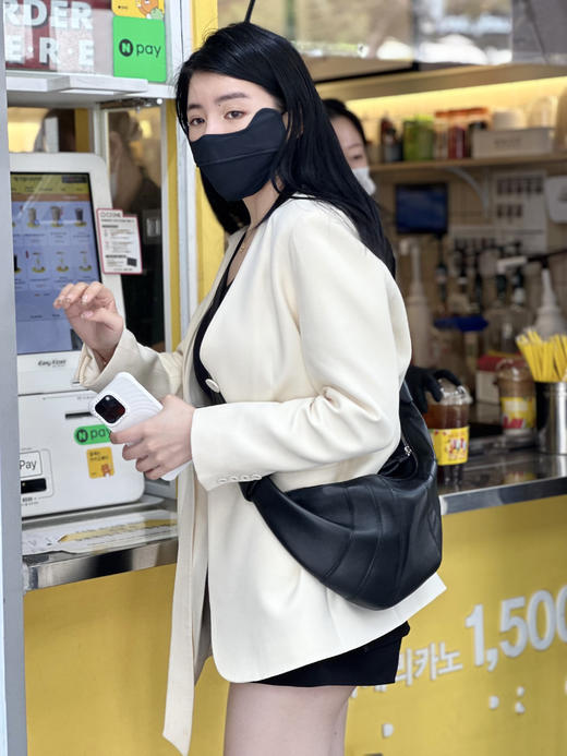 【韩国 园园东大门采购羊皮可颂包】 商品图1