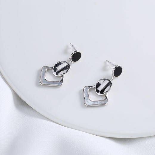 【宏艺珠宝】午夜黑茶 高级感日常百搭耳饰·银s925耳饰 商品图3