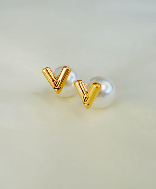 L复古潮流v型珍珠耳钉 商品图0