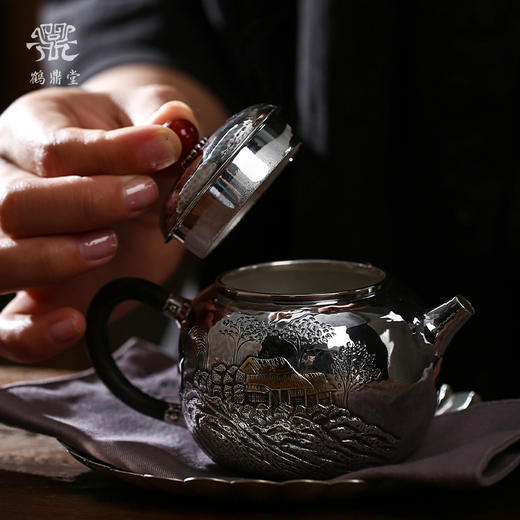 鹤鼎堂闻天系列棫朴急须錾刻世外桃源（银色）（缺货） 商品图1