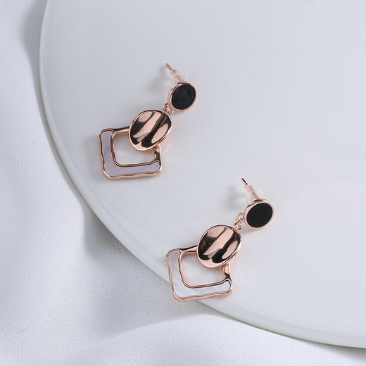 【宏艺珠宝】午夜黑茶 高级感日常百搭耳饰·银s925耳饰 商品图1