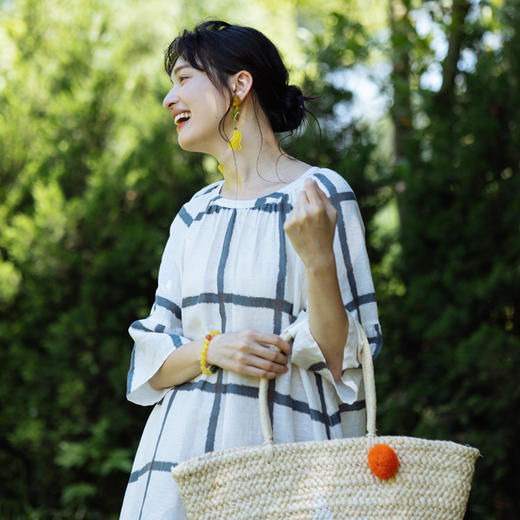绽放旅行女装406朵/米黄色高支亚麻定位印花宽松舒适度假连衣裙 商品图1