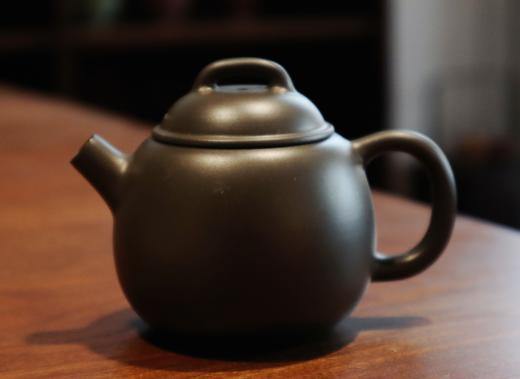 坭兴陶壶  六堡茶高度适配  黄金容量 110毫升左右 手工制壶 商品图0