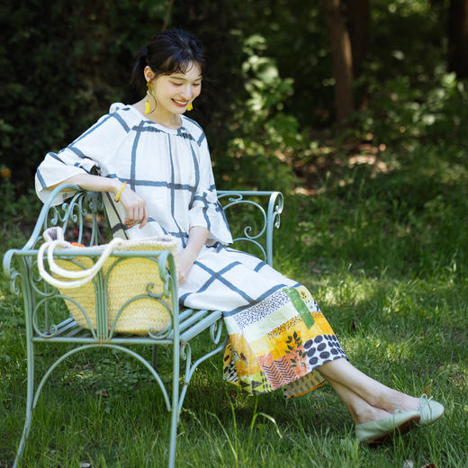 绽放旅行女装406朵/米黄色高支亚麻定位印花宽松舒适度假连衣裙 商品图2