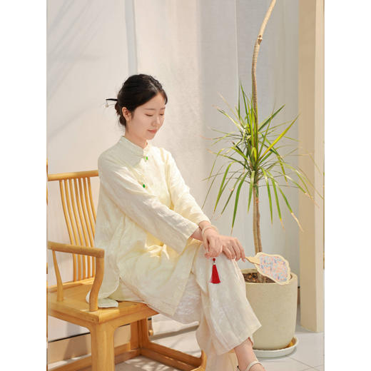 【抖音专属】江南-套装（中长款小衫23810427-药花白+阔腿裤23809428-药花白） 商品图2