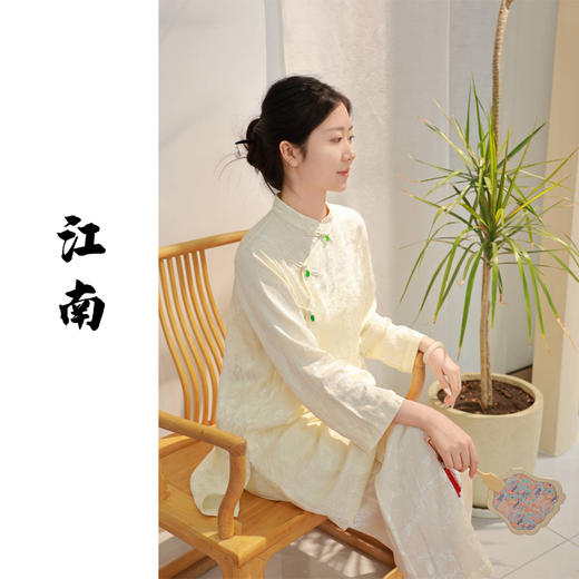 【抖音专属】江南-套装（中长款小衫23810427-药花白+阔腿裤23809428-药花白） 商品图0