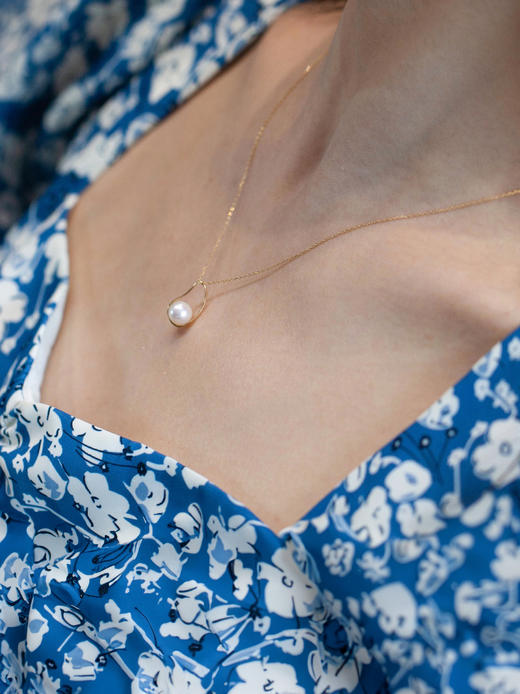 LUCINE 晨露18K黄金项链女单颗白色正圆淡水珍珠吊坠锁骨可调节链 商品图0