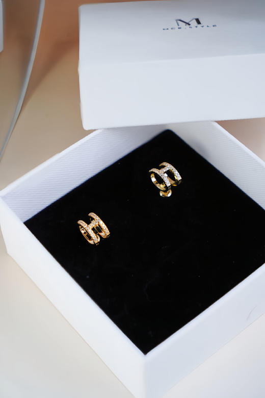 L字母H镶钻耳钉 商品图0