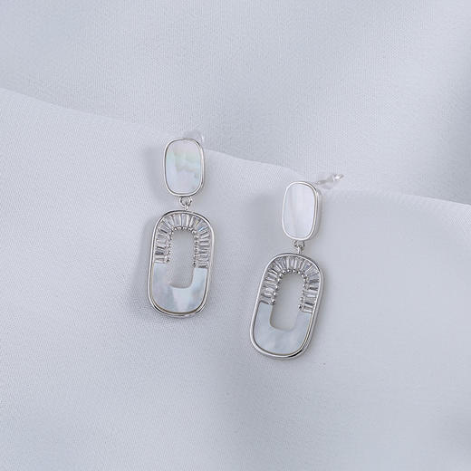 【宏艺珠宝】渔光曲 法式轻奢气质小众方形贝母高级感通勤百搭小巧耳饰·银s925耳饰 商品图0