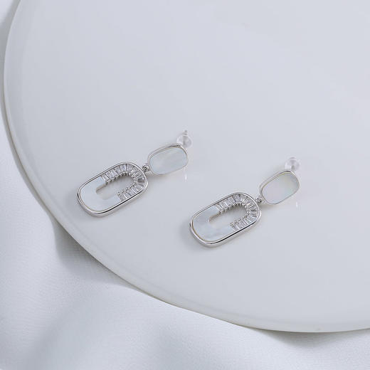 【宏艺珠宝】渔光曲 法式轻奢气质小众方形贝母高级感通勤百搭小巧耳饰·银s925耳饰 商品图1
