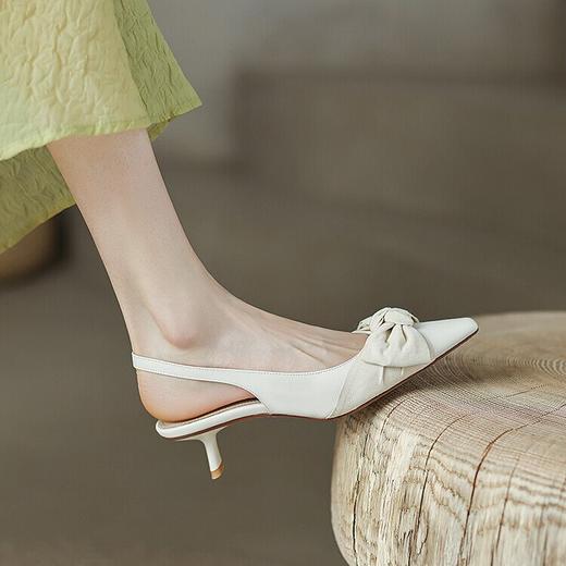 【预售5天】2024夏季新款包头仙女风蝴蝶结后空气质尖头细跟高跟凉鞋女MT&MML7318 商品图3