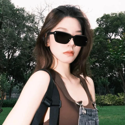 普莱斯新款太阳镜 PS7083 修颜复古小方框 温润质感板材 TAC偏光镜片 男女同款 双色可选 商品图4