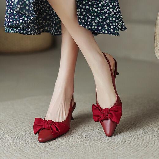 【预售5天】2024夏季新款包头仙女风蝴蝶结后空气质尖头细跟高跟凉鞋女MT&MML7318 商品图1