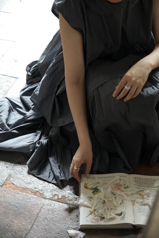 apuntob 真丝毛边领缩褶上衣衬衫 商品图7