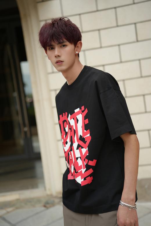 S412412962涂鸦字母印花短袖T恤 商品图2