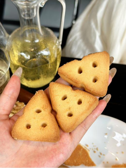 ✔️【哈曼丁·芝士牛乳味曲奇饼干】✅1、浓浓的芝士香奶酪的造型，太可爱了越吃越香 商品图2