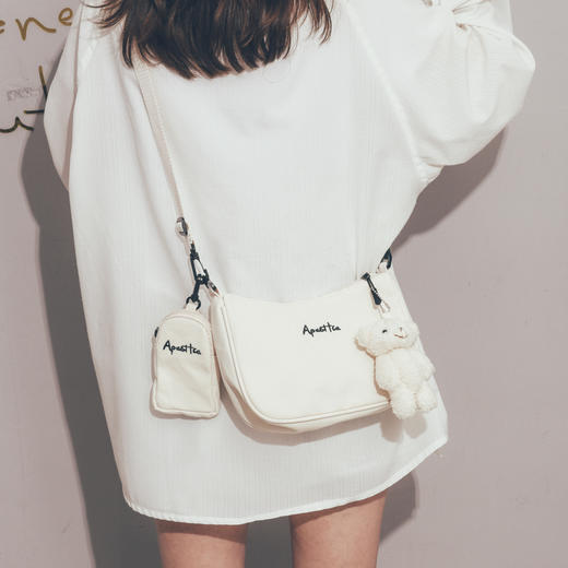 【拍1送1个包包挂件】INS包包 元气女孩必备！夏日便携包包 可爱挂件！新款潮古着感网红复古帆布斜挎包女百搭ins软妹单肩包-LC24QQ08 商品图2