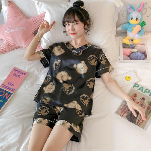 【舒适自在 宅家必备】迷幻般的世界里，轻盈舒适的丝绸质感，春夏季新款V领丝绸睡衣女宽松短袖短裤，多色可选，时尚设计，让你在家也能时尚显瘦！ 商品图11