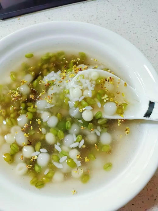 小满之后，新麦就开始灌浆变成翡翠般可爱的青麦仁，年年如此，从不失约！是每年入夏的尝新首选！吃太多精白米面可多补充一些！青麦仁保留了粗粮的高纤维，又不会坚硬难嚼，适合减脂党、控糖党用来代餐！真空包装！ 商品图5