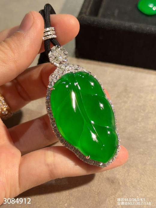 老坑玻璃种帝王绿叶子吊坠【3084912】具体价格微信咨询 商品图1