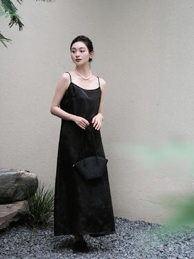 盛唐牡丹 |黑色花香引蝶真丝女吊带裙
