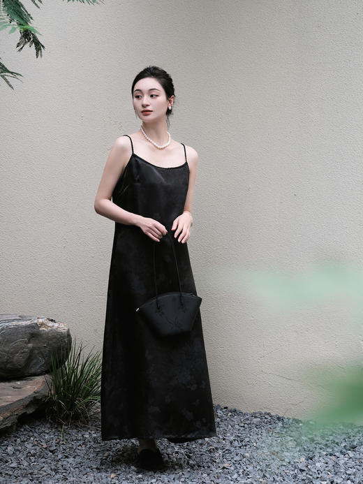 盛唐牡丹 |黑色花香引蝶真丝女吊带裙 商品图0