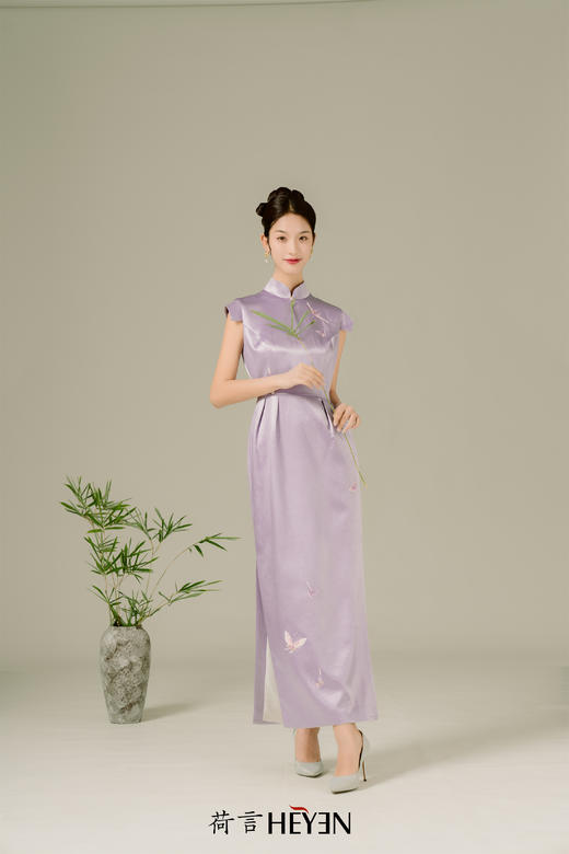 荷言HEYEN 紫萱 醋酸缎刺绣盘扣中式旗袍高级定制时装周大秀 商品图1