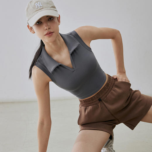 【限时秒】YOGACODE【火树银花系列】2024 翻领运动背心带胸垫女修身显瘦跑步透气无袖瑜伽背心上衣DSG673 商品图0