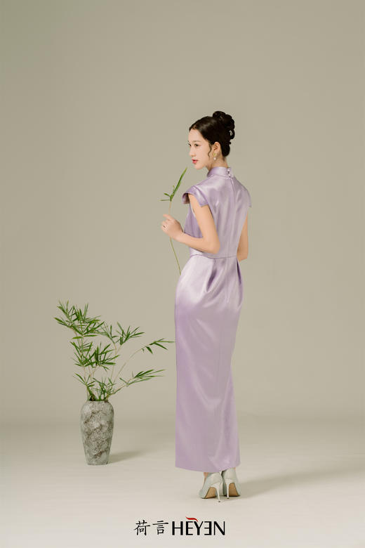 荷言HEYEN 紫萱 醋酸缎刺绣盘扣中式旗袍高级定制时装周大秀 商品图2