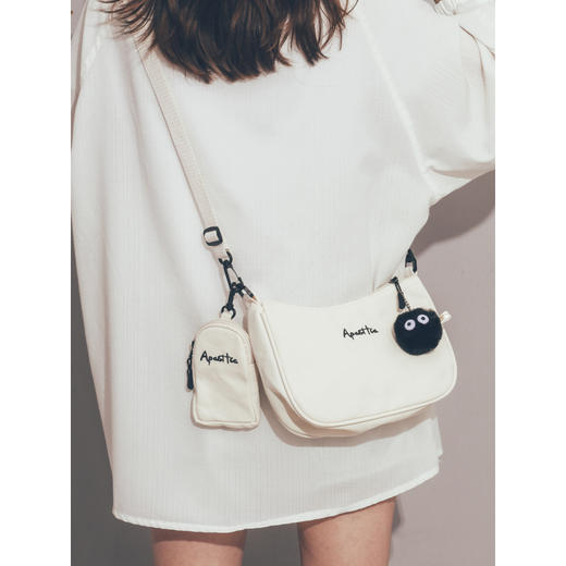 【拍1送1个包包挂件】INS包包 元气女孩必备！夏日便携包包 可爱挂件！新款潮古着感网红复古帆布斜挎包女百搭ins软妹单肩包-LC24QQ08 商品图0