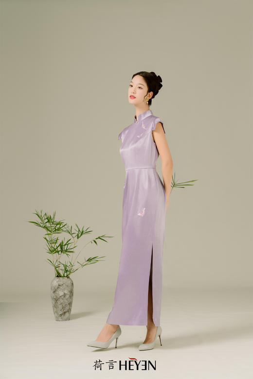 荷言HEYEN 紫萱 醋酸缎刺绣盘扣中式旗袍高级定制时装周大秀 商品图3