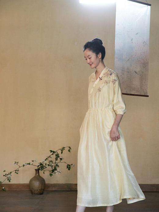 牧衣游原创 炒色刺绣桑蚕丝连衣裙-----月雾 商品图0